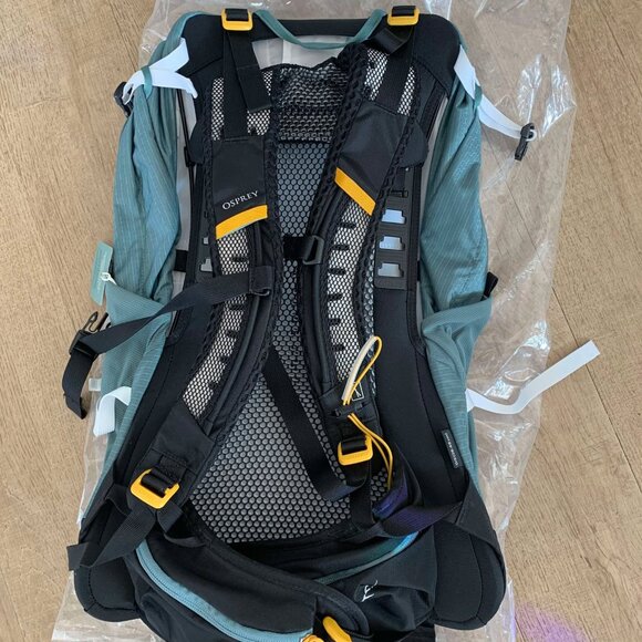 SIRRUS Osprey 24 green backpack day hiking size O/S Women - Picture 3 of 3